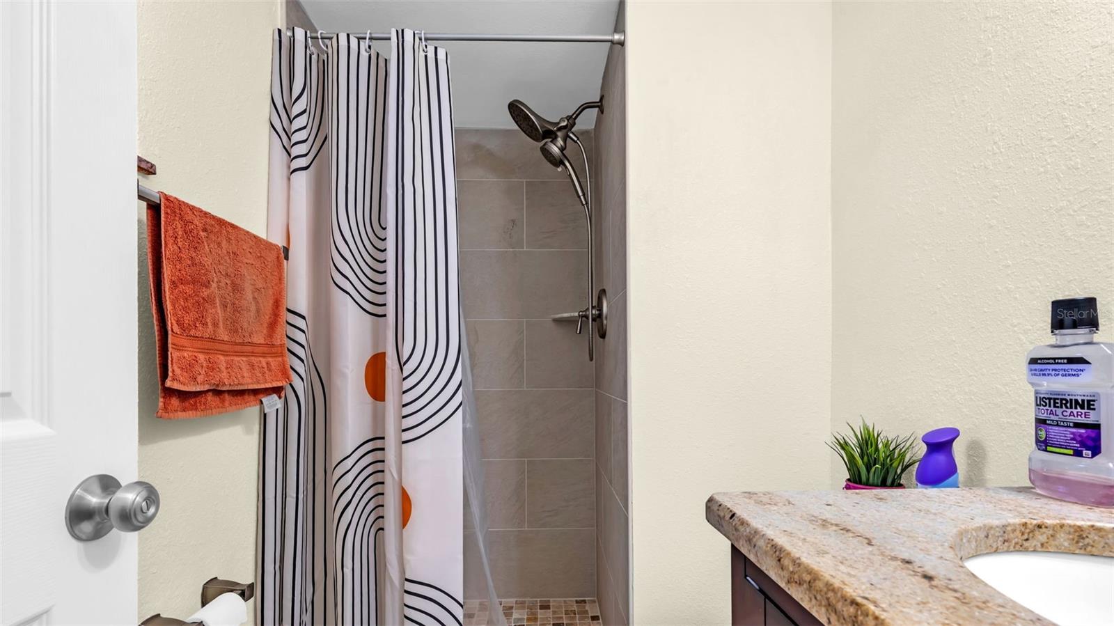 TB8445281 Property Photo