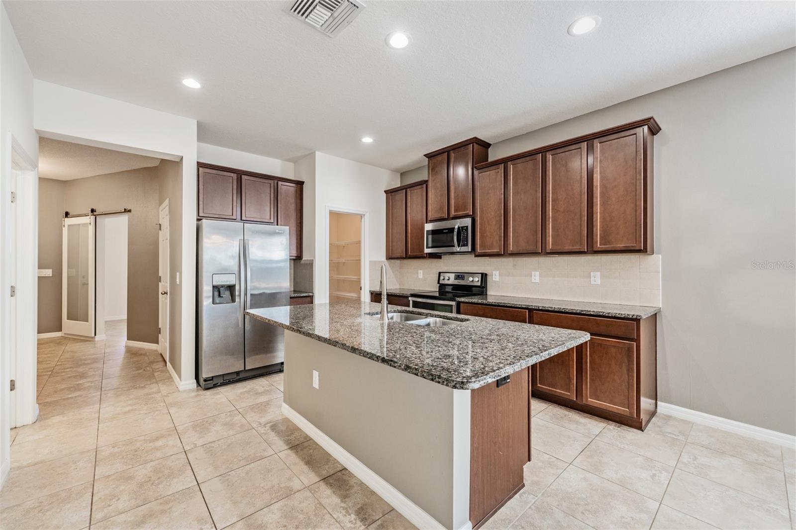 1570 FOX GRAPE LOOP, LUTZ, FL, 33558