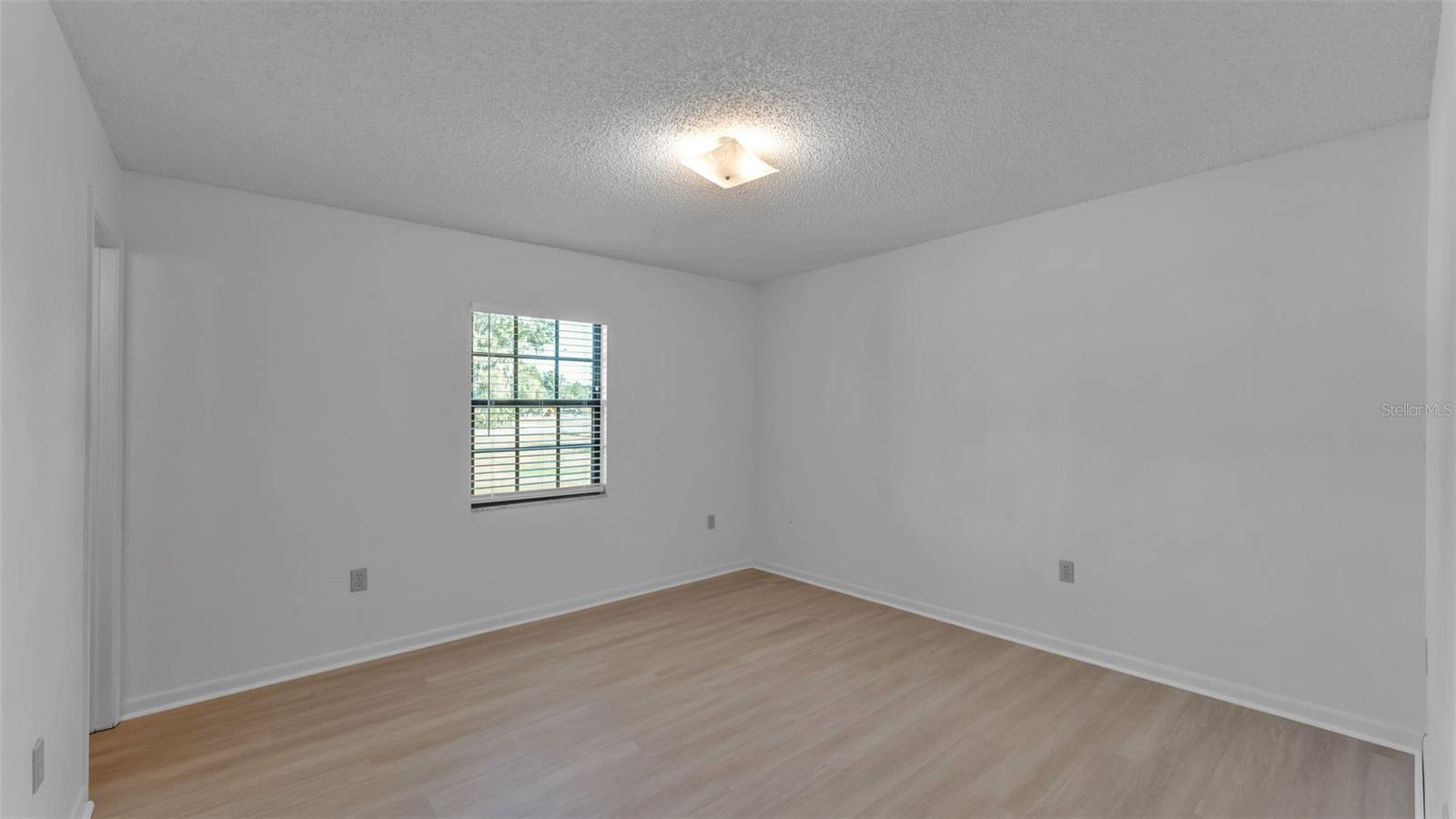 16 N HENDRY AVE, FORT MEADE, FL, 33841