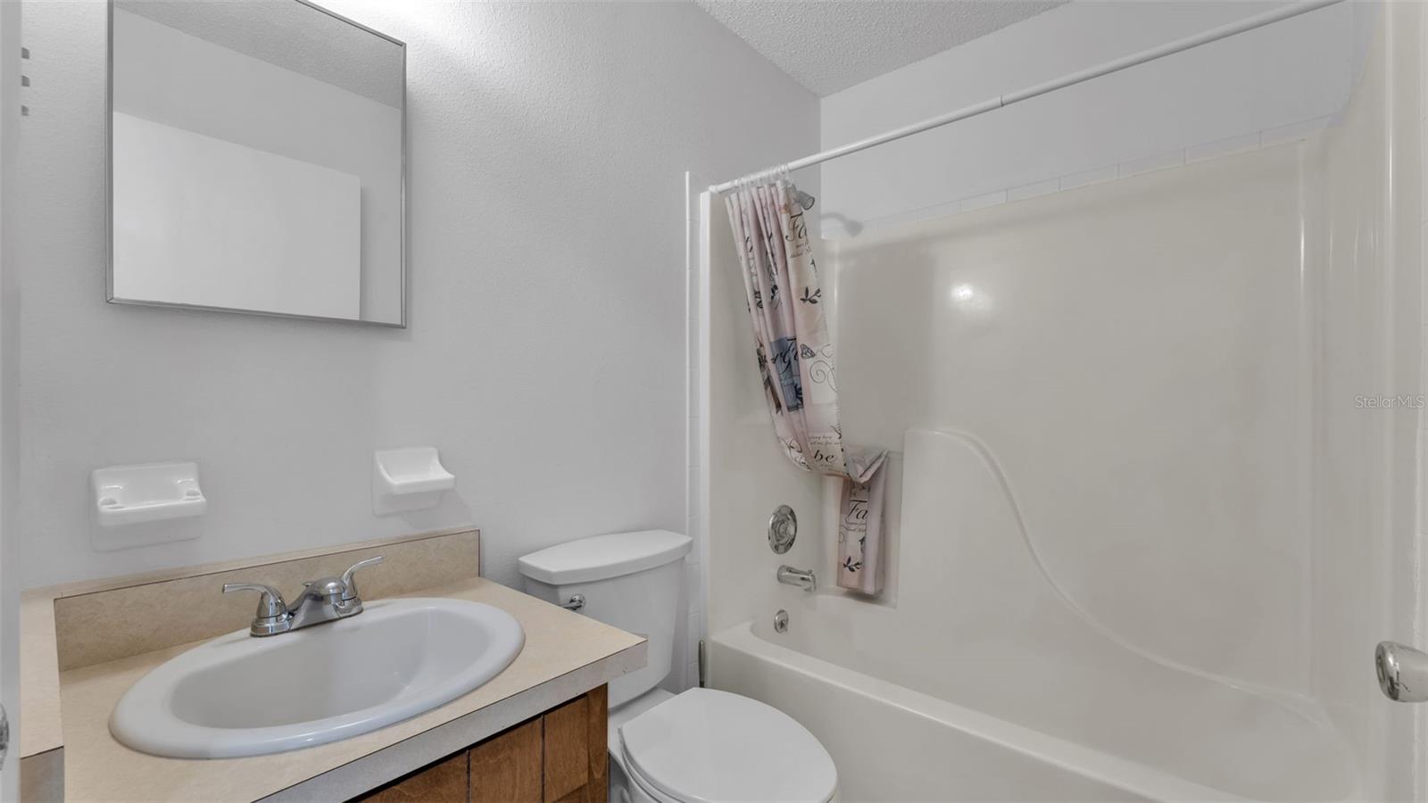 16 N HENDRY AVE, FORT MEADE, FL, 33841