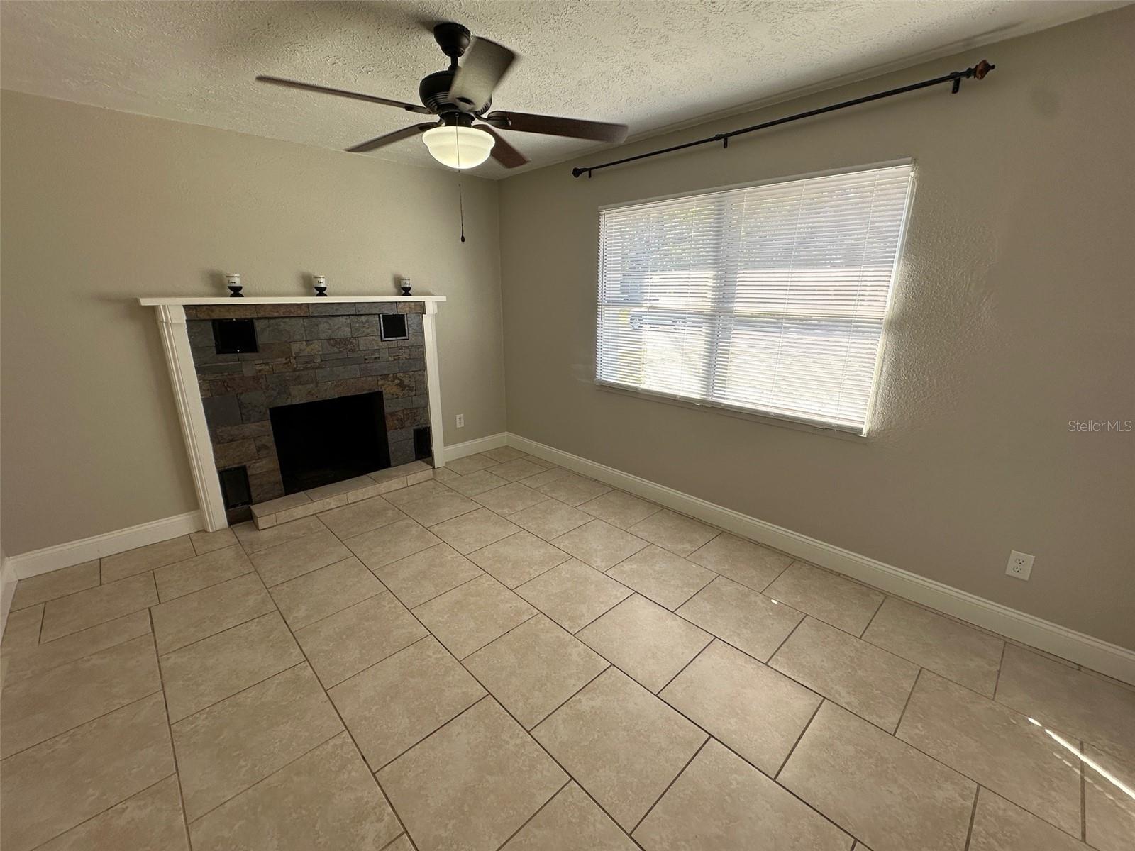 890 EMERALD DR, MOUNT DORA, FL, 32757