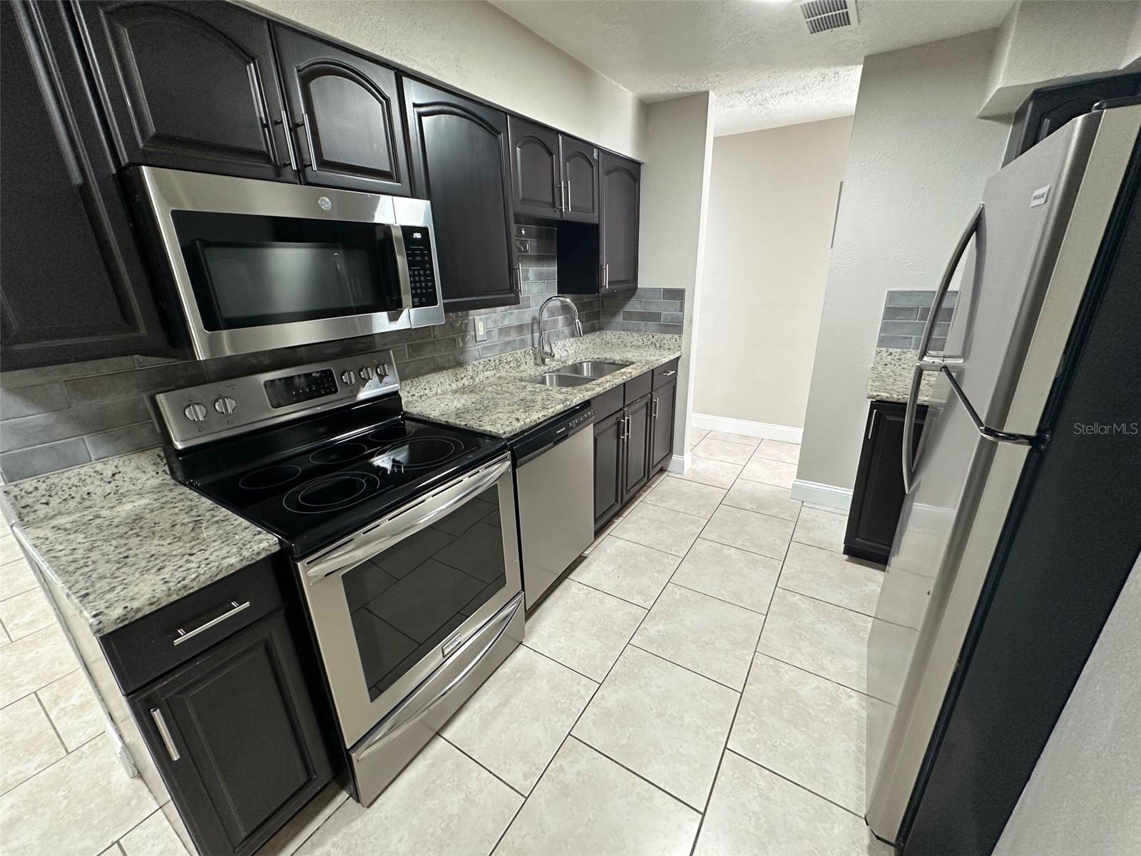 890 EMERALD DR, MOUNT DORA, FL, 32757