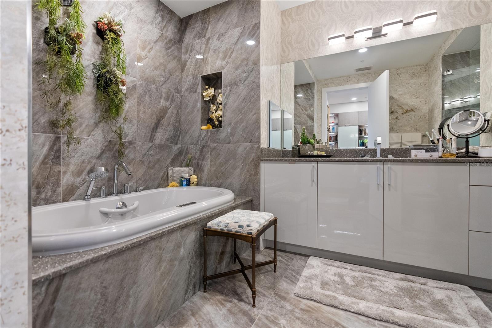 A4671130 Property Photo