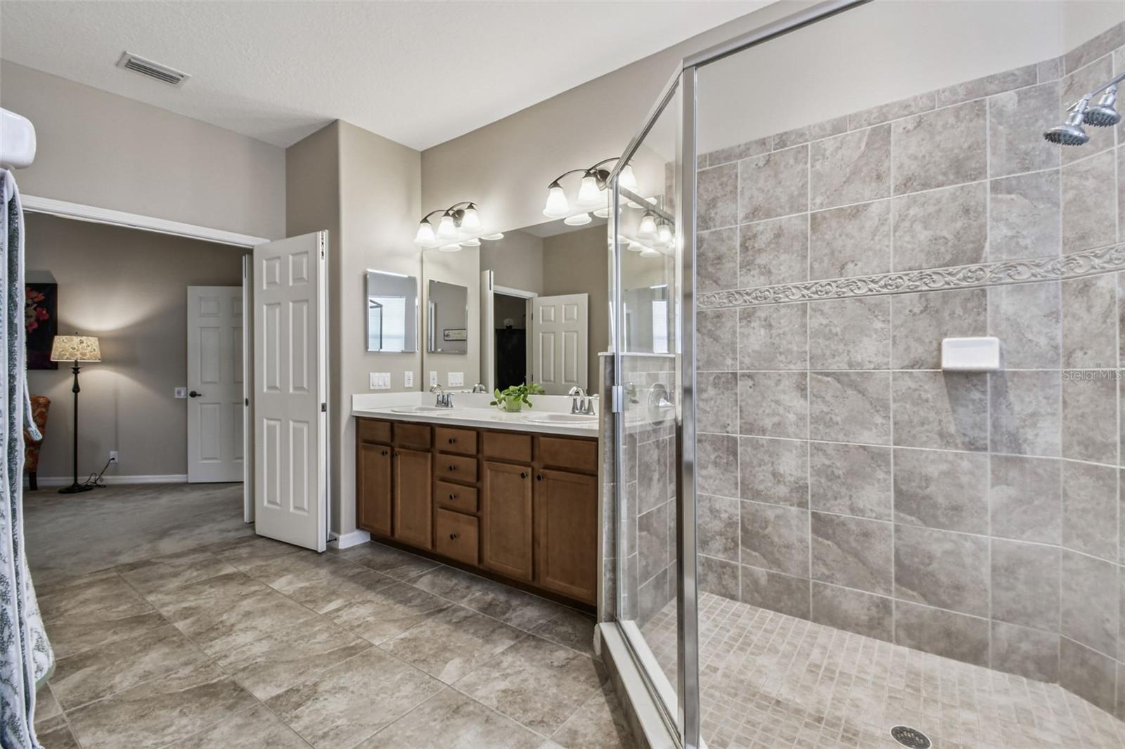 15613 N HIMES AVE, TAMPA, FL, 33618