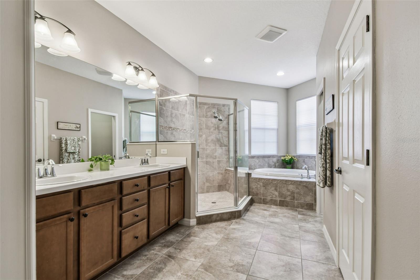 15613 N HIMES AVE, TAMPA, FL, 33618