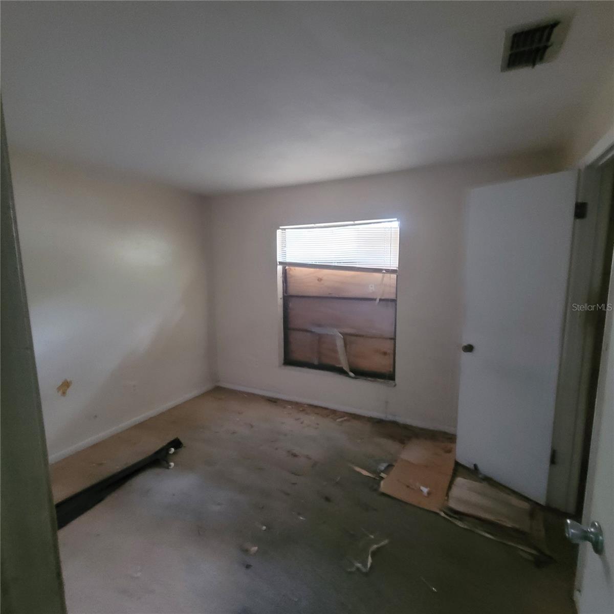 TB8445461 Property Photo