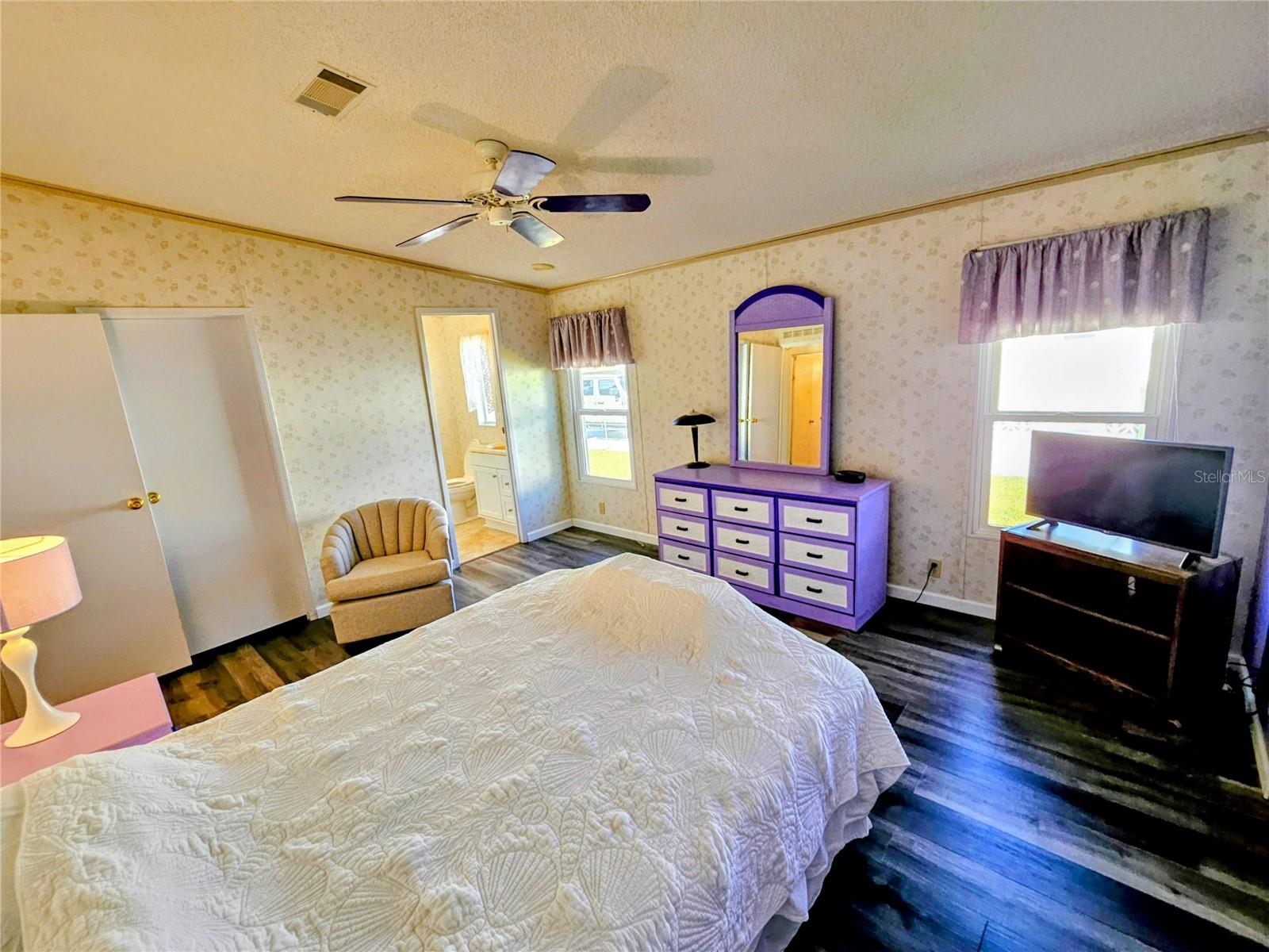 305 OAKWOOD BLVD E, SARASOTA, FL, 34237