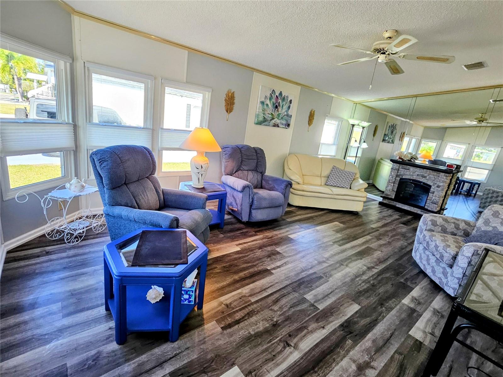 305 OAKWOOD BLVD E, SARASOTA, FL, 34237