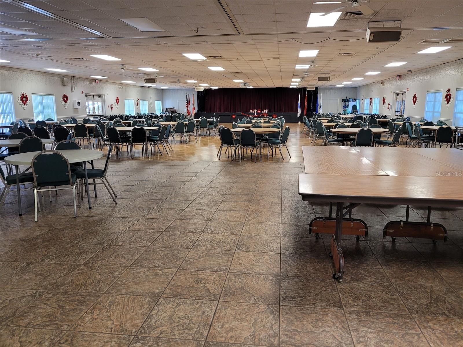 305 OAKWOOD BLVD E, SARASOTA, FL, 34237