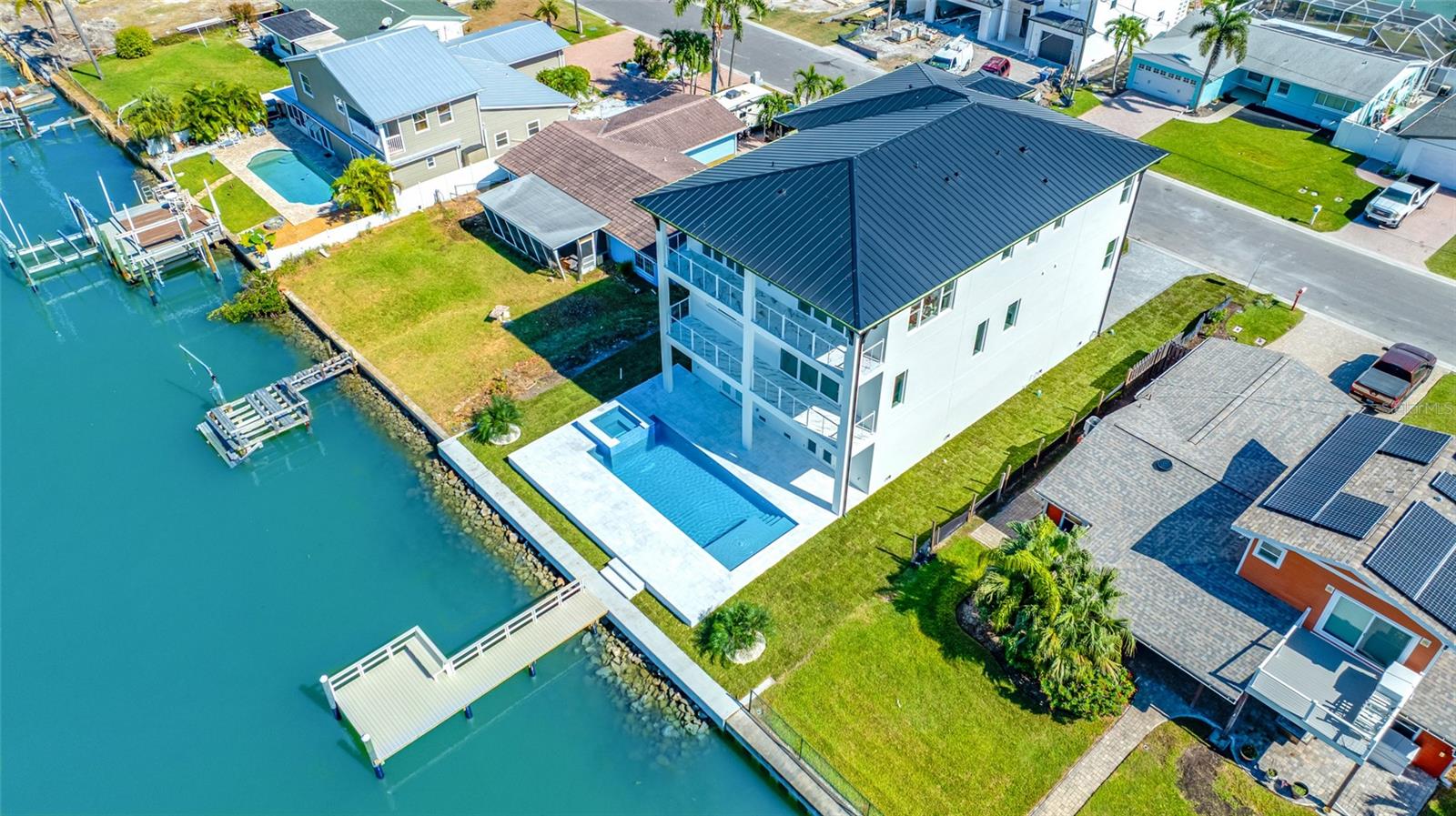 TB8445499 Property Photo