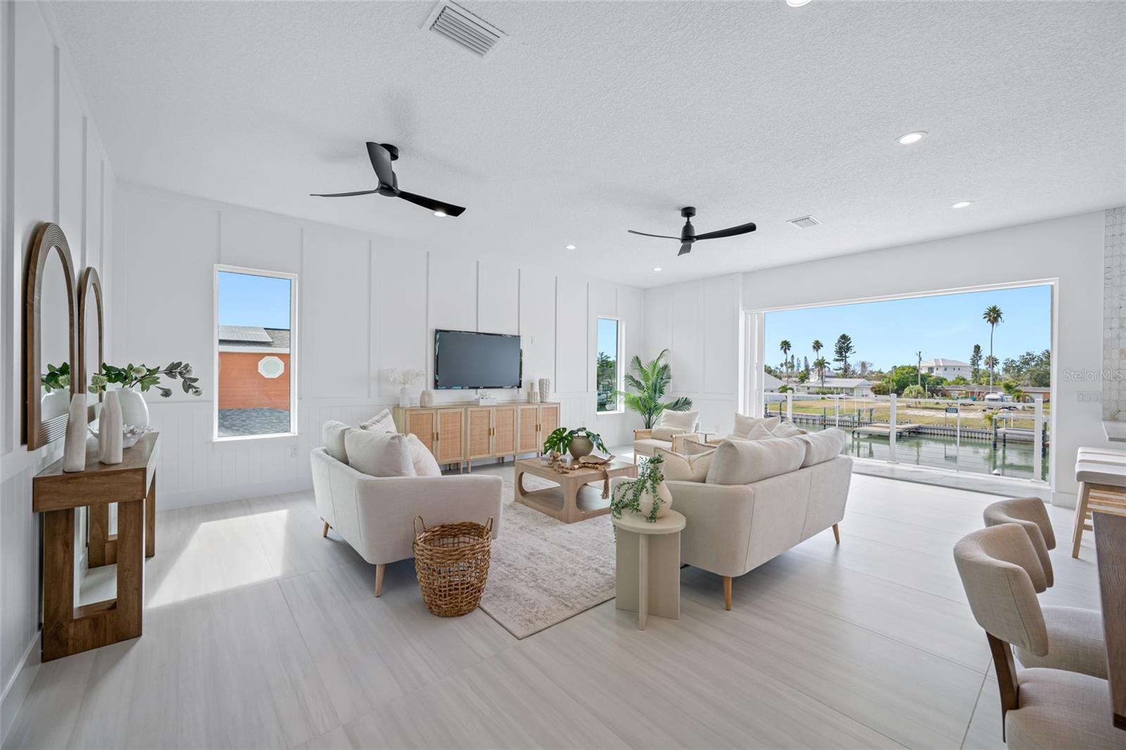 TB8445499 Property Photo