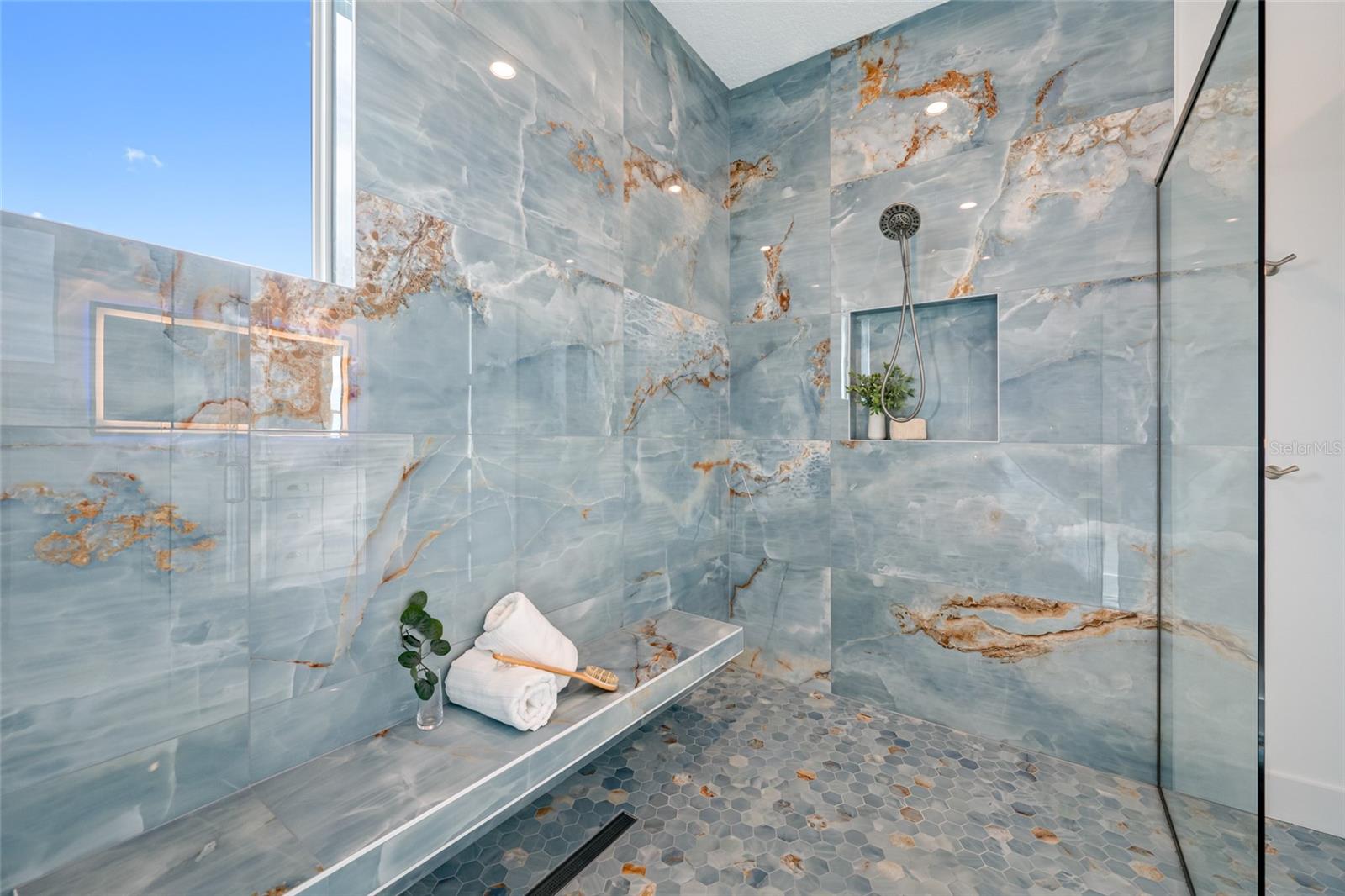 TB8445499 Property Photo