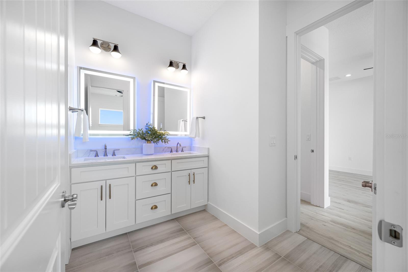 TB8445499 Property Photo