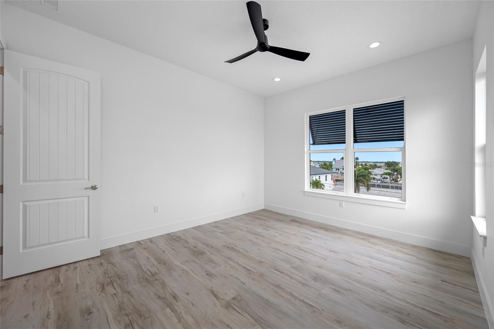 TB8445499 Property Photo