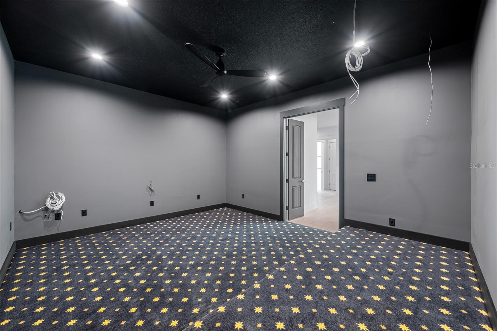 TB8445499 Property Photo