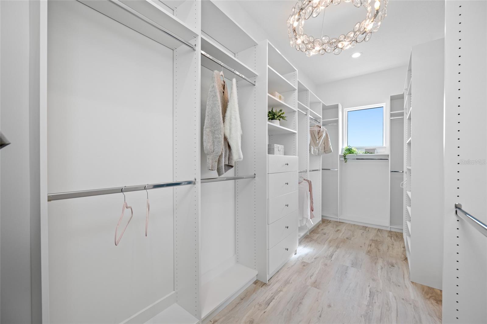 TB8445499 Property Photo