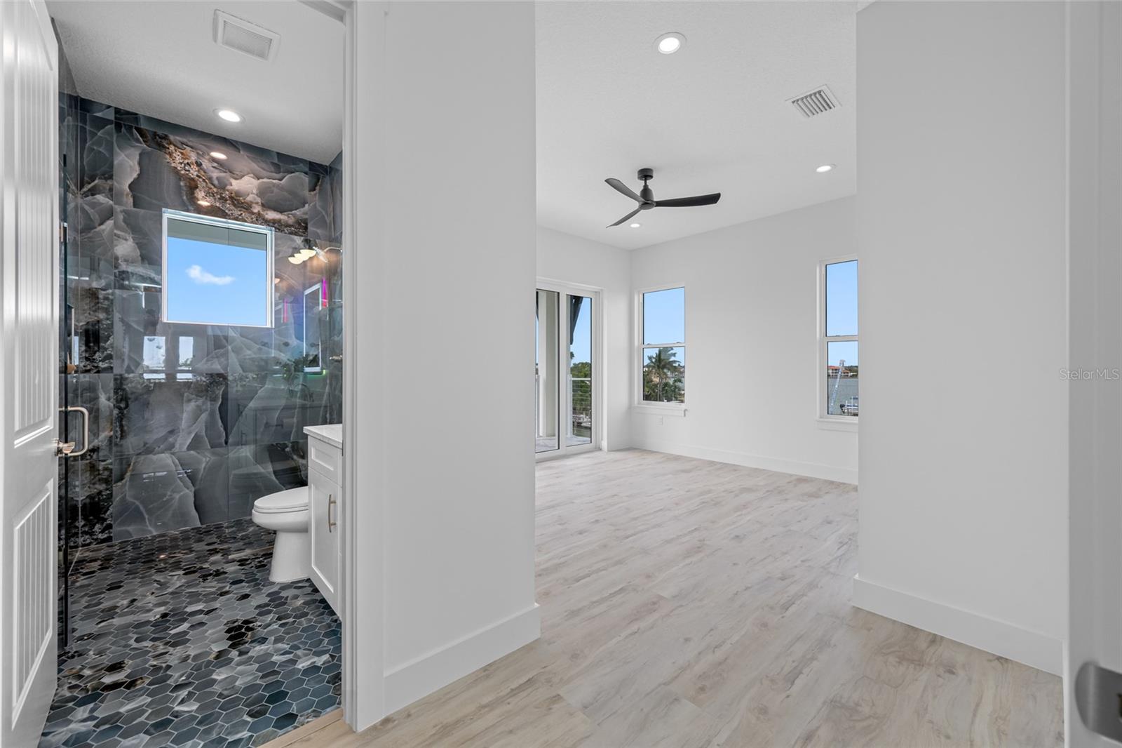 TB8445499 Property Photo