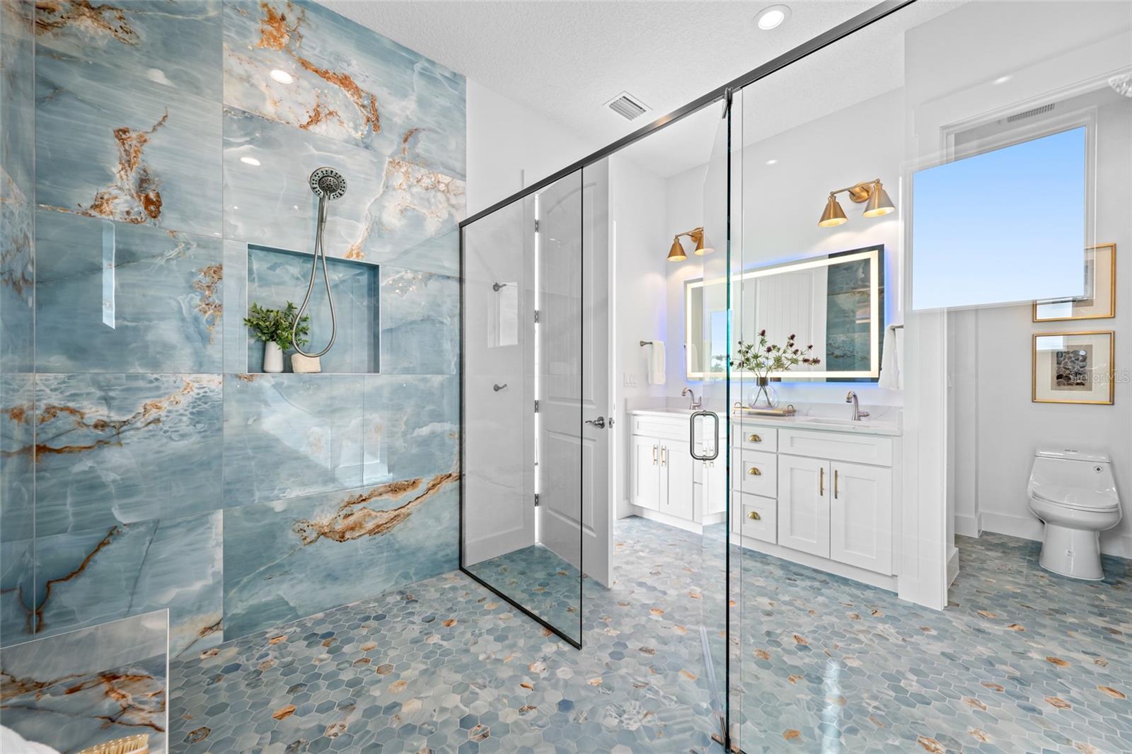 TB8445499 Property Photo