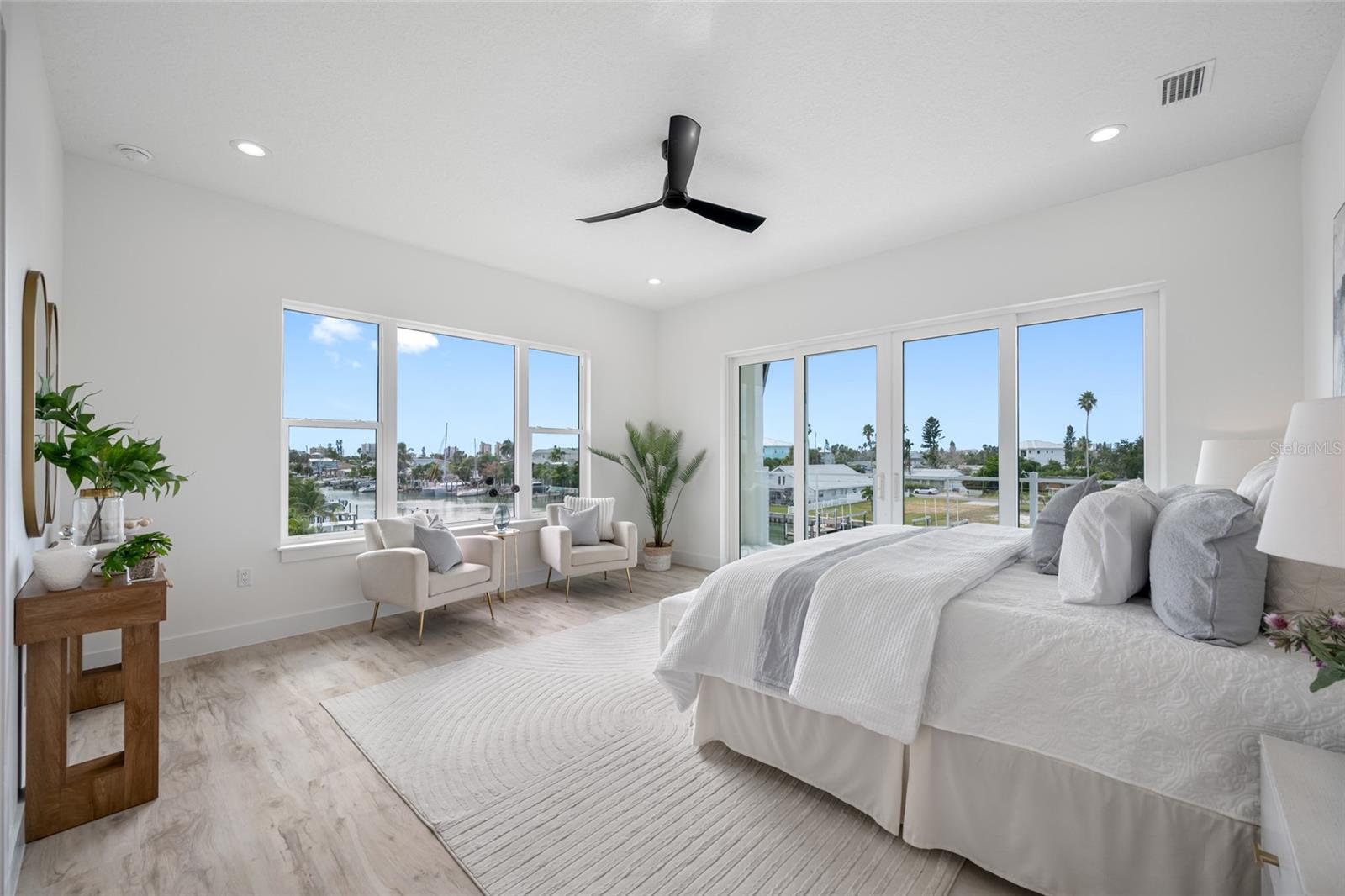 TB8445499 Property Photo