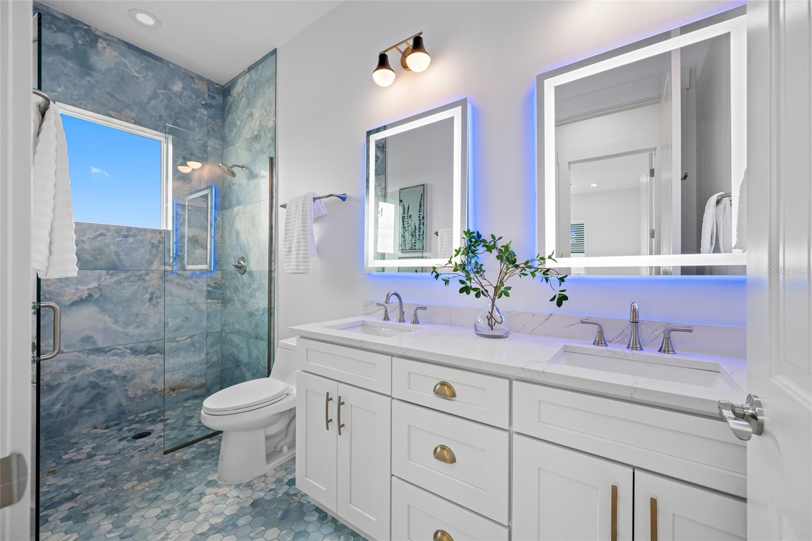 TB8445499 Property Photo