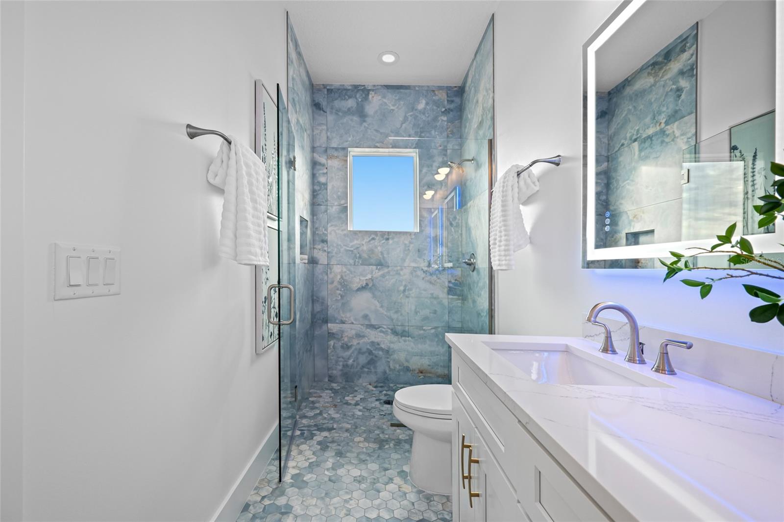 TB8445499 Property Photo