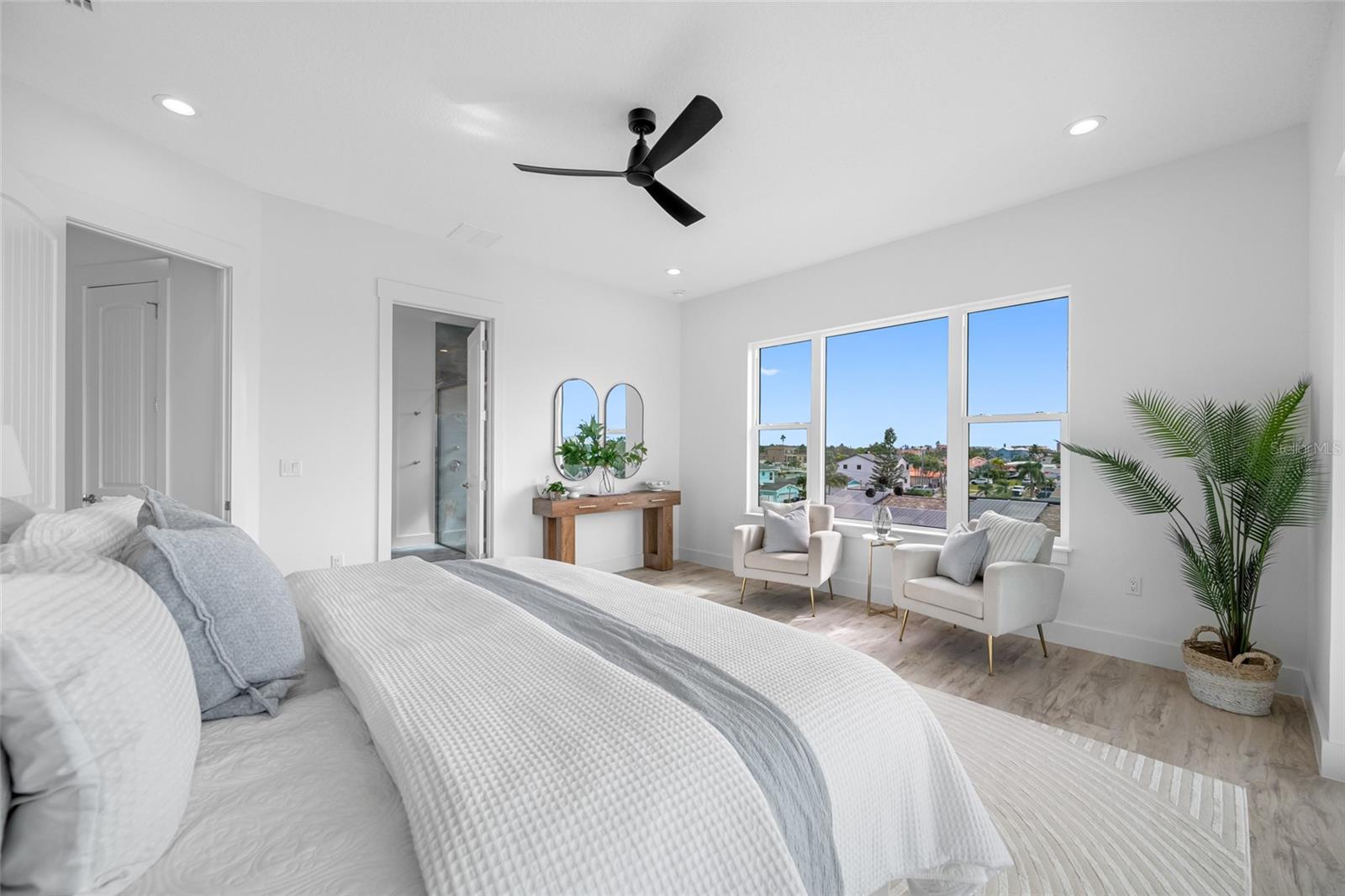 TB8445499 Property Photo