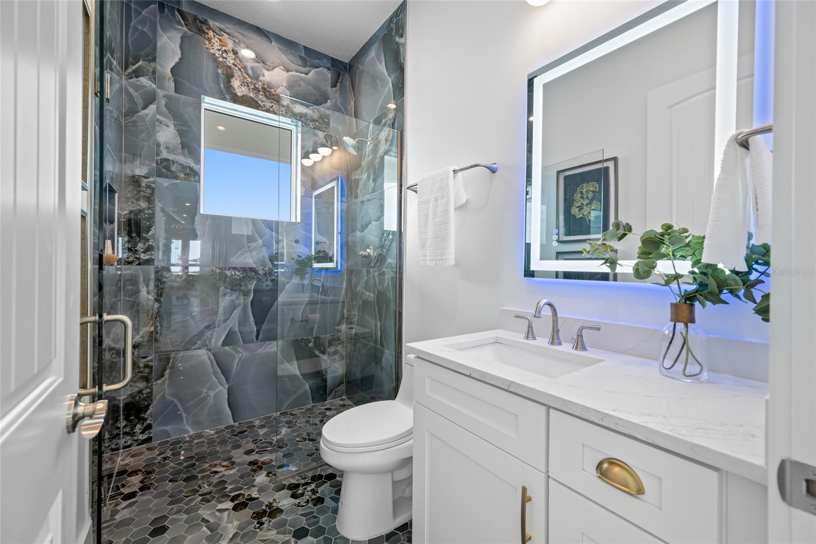 TB8445499 Property Photo