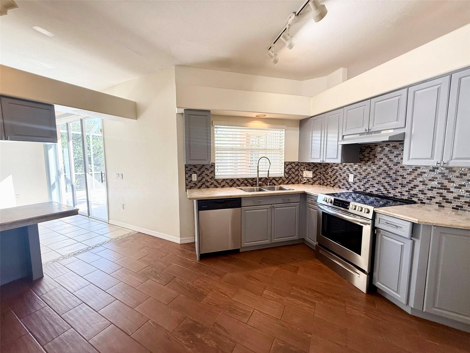 7157 42ND CT E, SARASOTA, FL, 34243