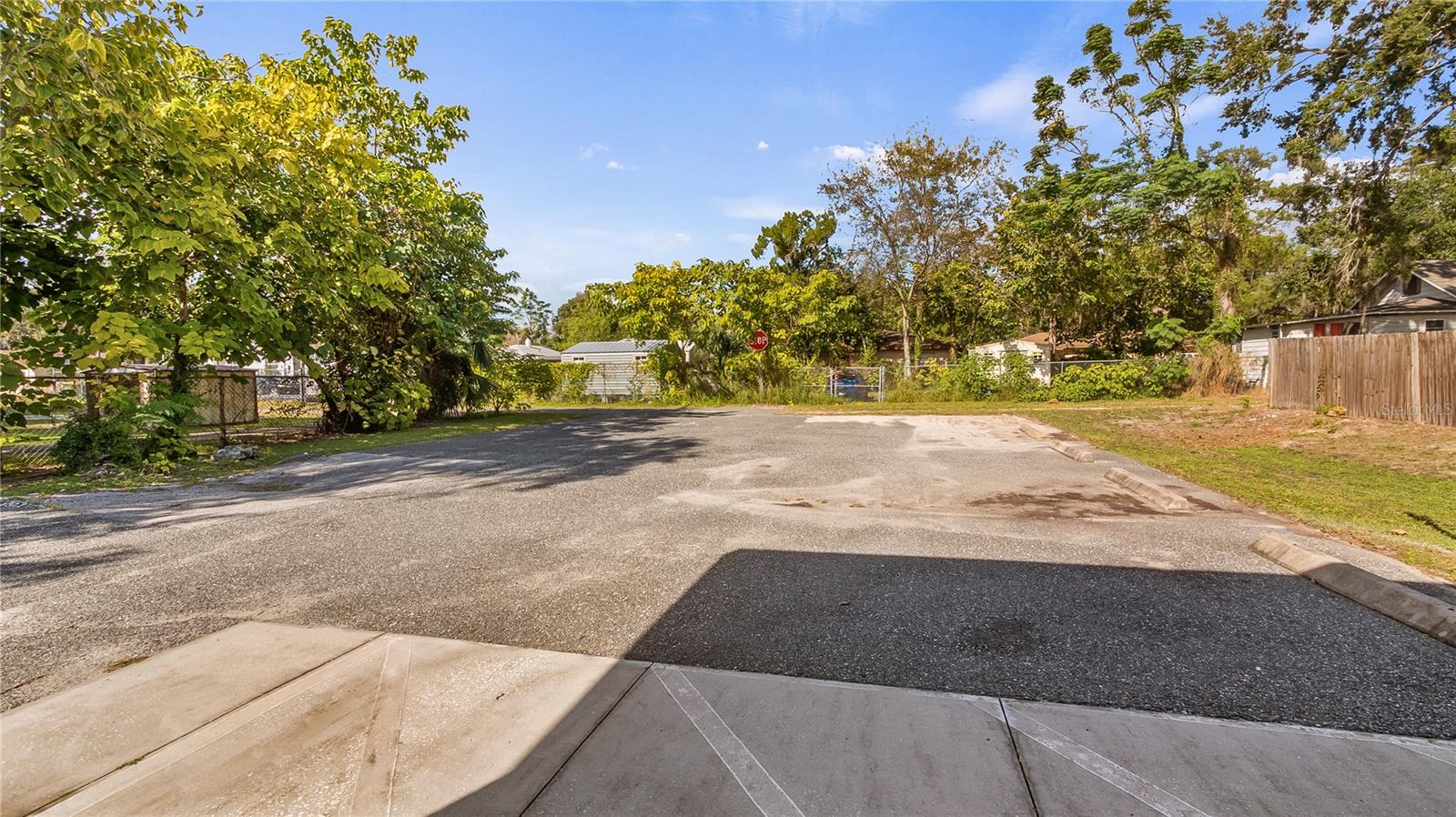 1704 W MAIN ST, LEESBURG, FL, 34748