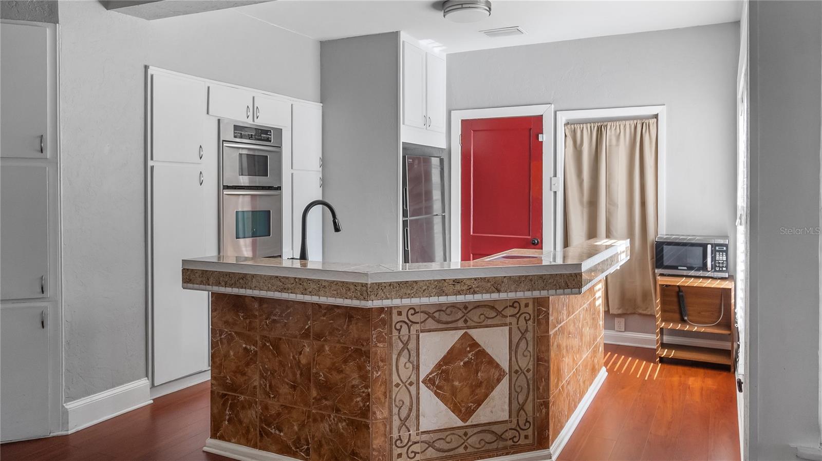 1704 W MAIN ST, LEESBURG, FL, 34748