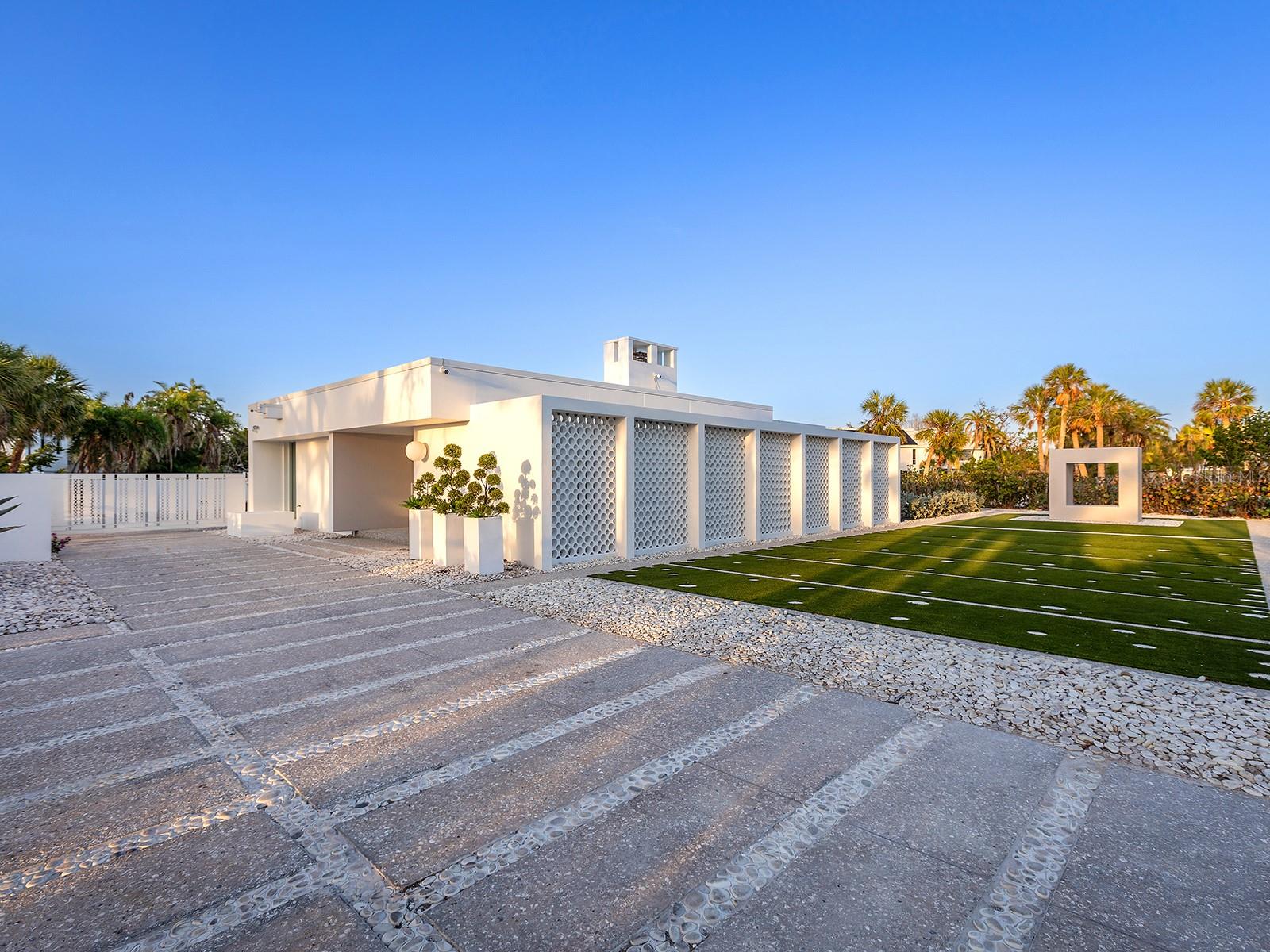 7647 SANDERLING RD, SARASOTA, FL, 34242