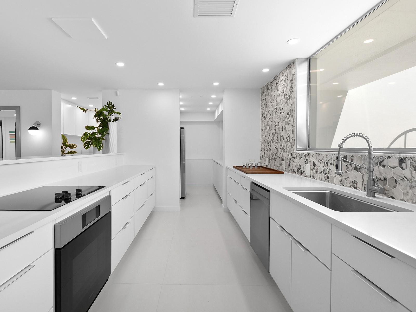 7647 SANDERLING RD, SARASOTA, FL, 34242