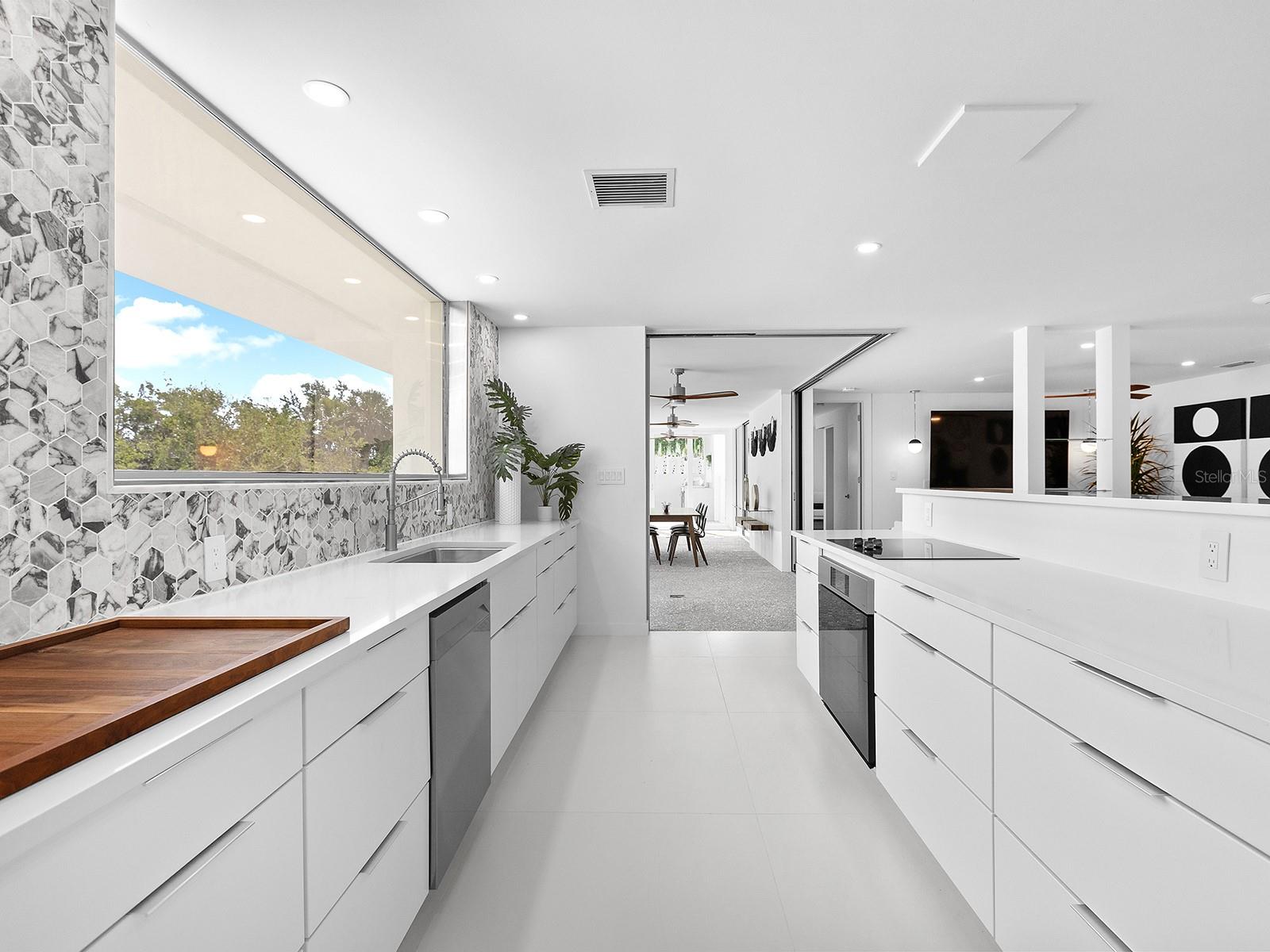 7647 SANDERLING RD, SARASOTA, FL, 34242