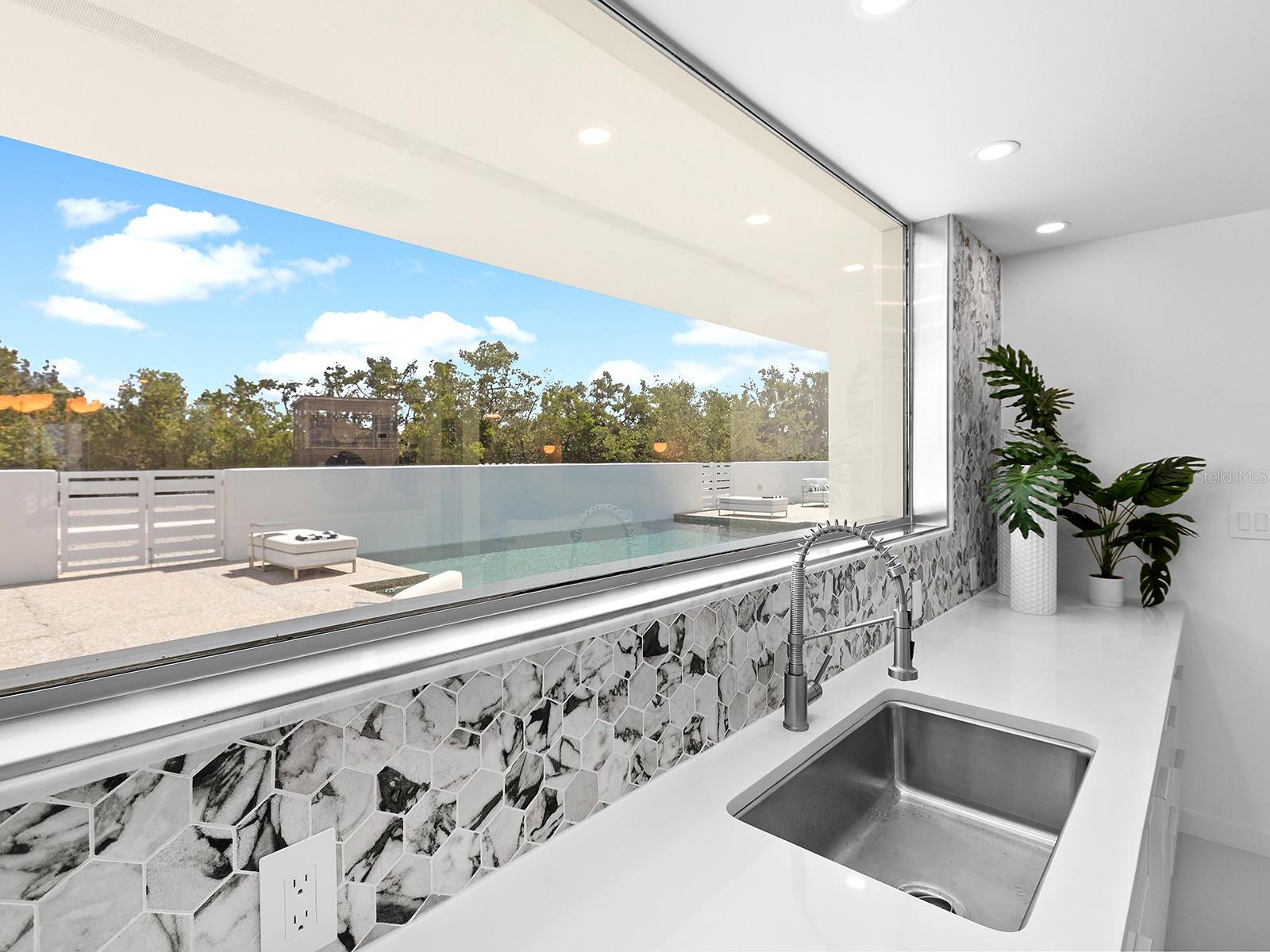 7647 SANDERLING RD, SARASOTA, FL, 34242