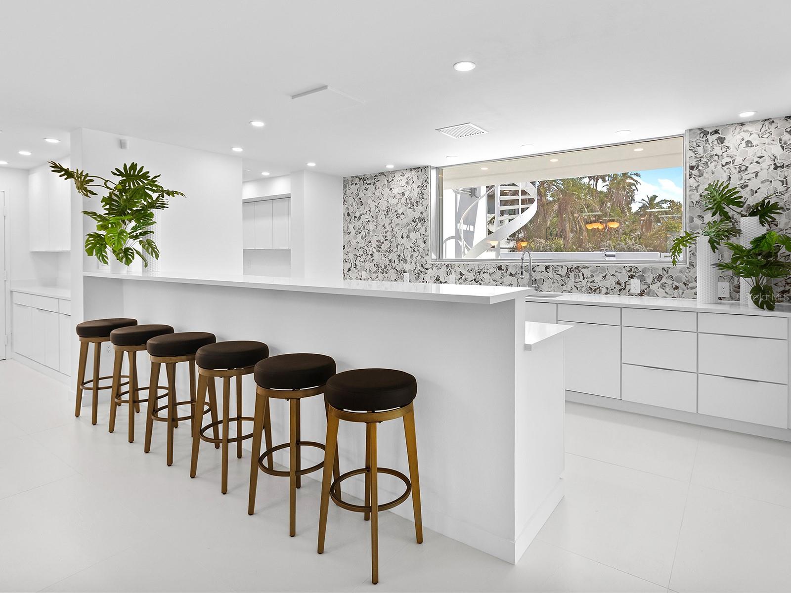 7647 SANDERLING RD, SARASOTA, FL, 34242