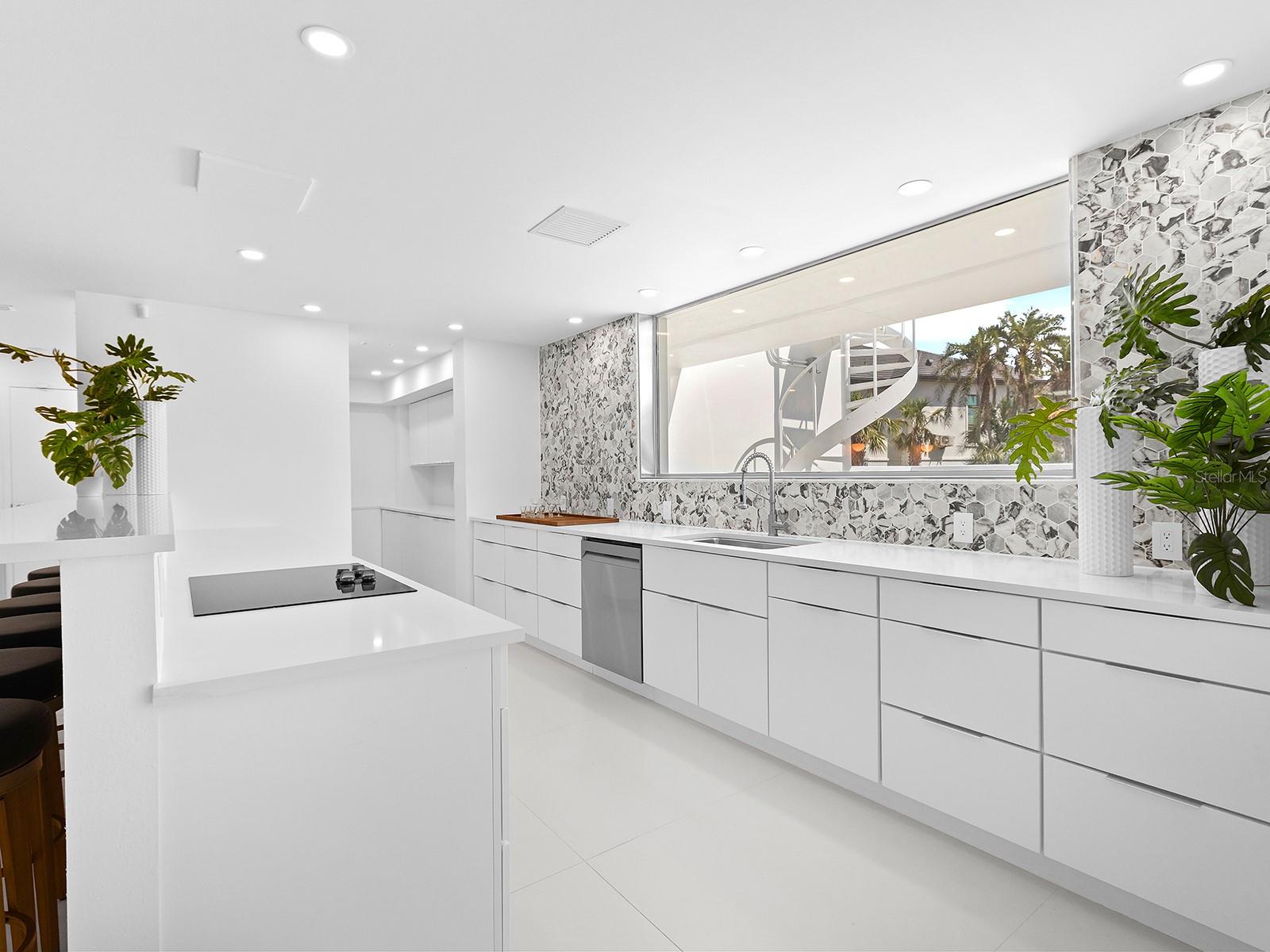 7647 SANDERLING RD, SARASOTA, FL, 34242