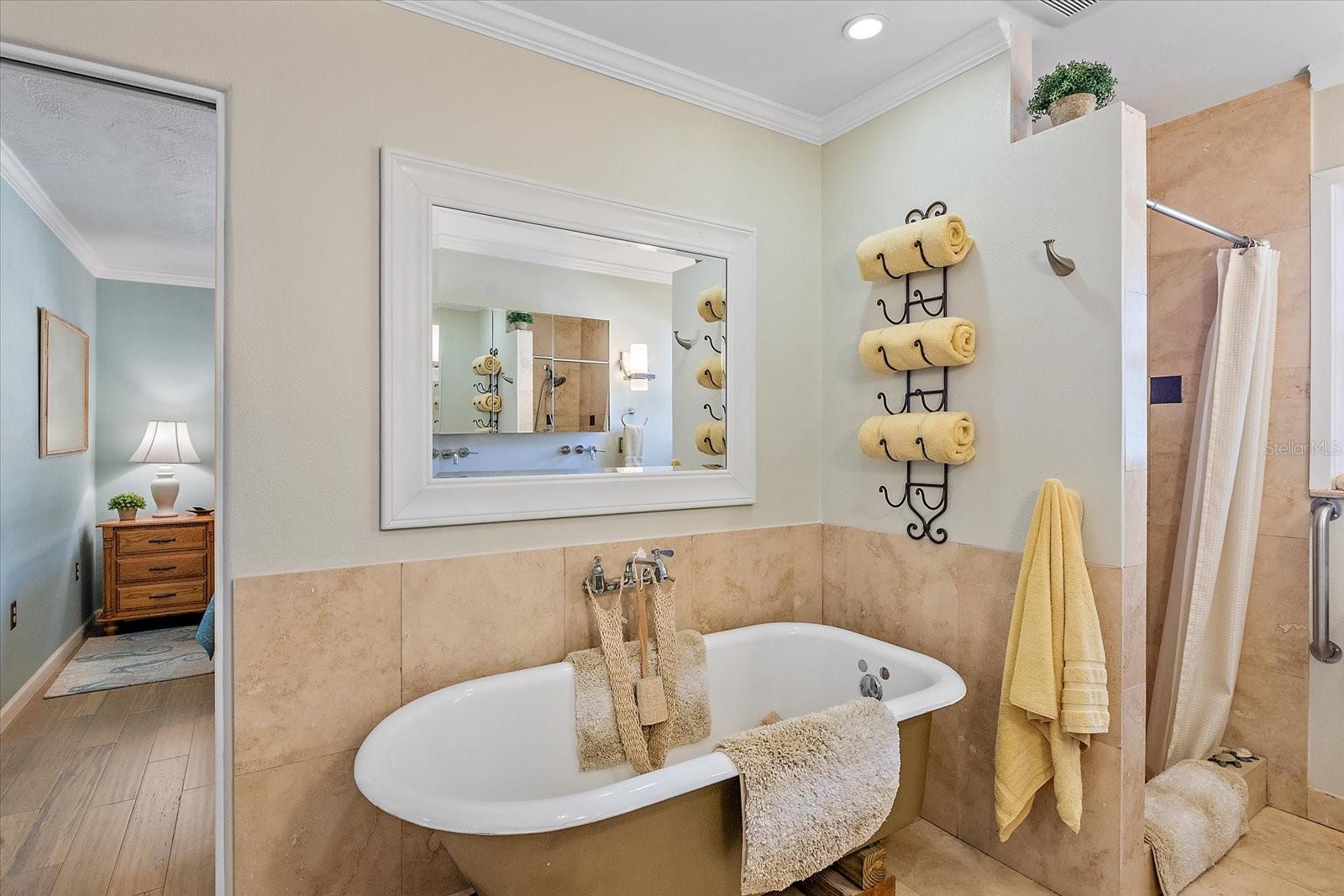 2210 8TH AVE W, BRADENTON, FL, 34205