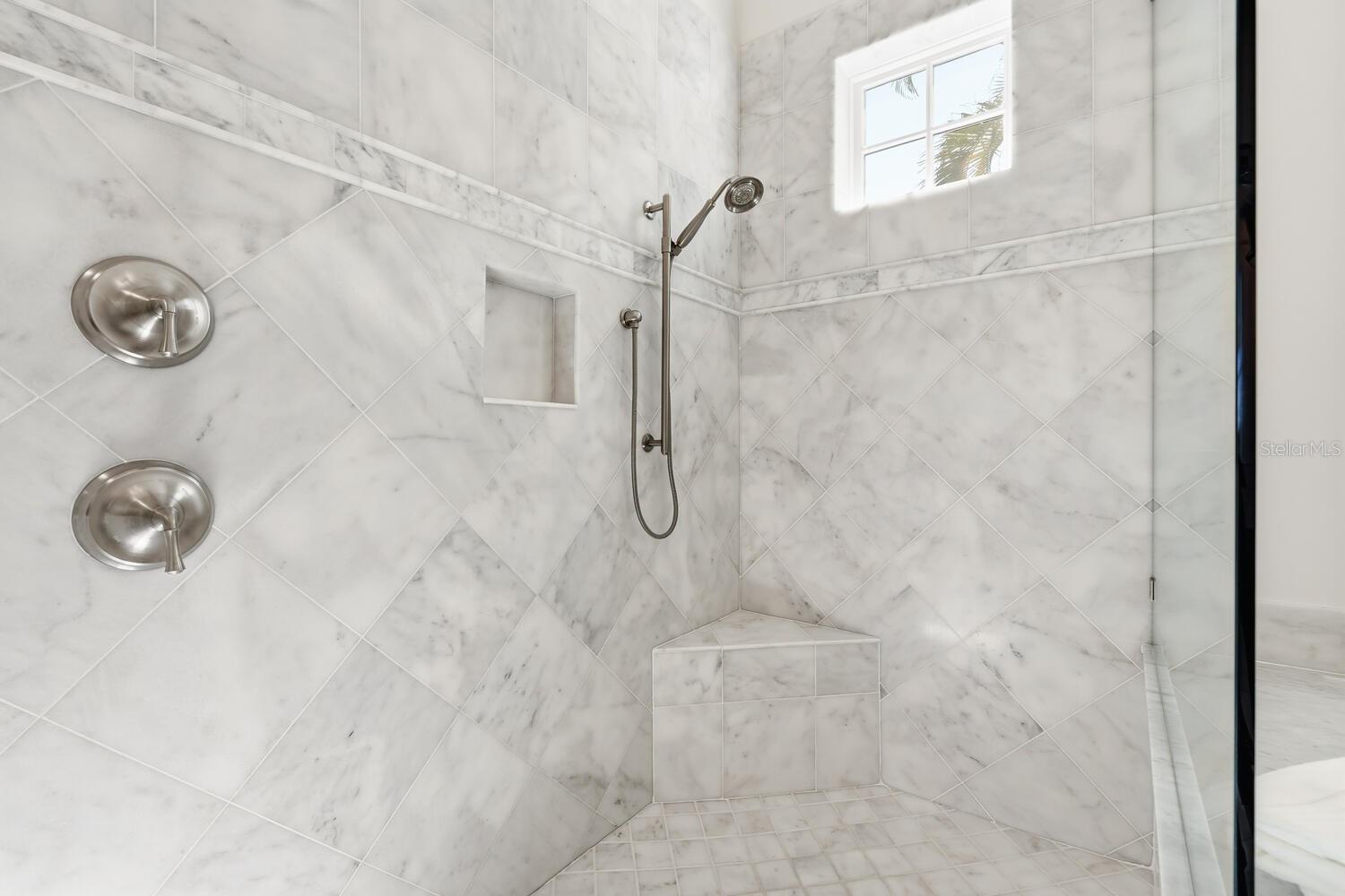 A4671218 Property Photo