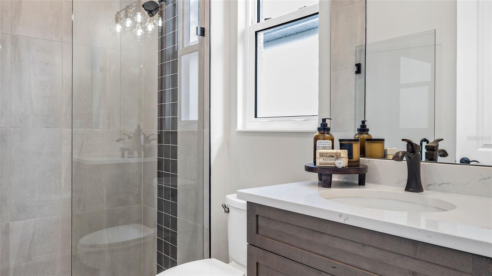 557 HAMMOCK OAKS BLVD, LADY LAKE, FL, 32159