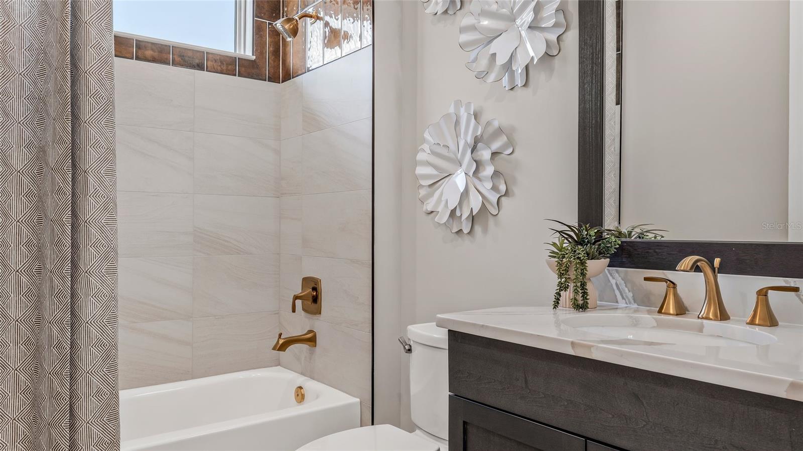 557 HAMMOCK OAKS BLVD, LADY LAKE, FL, 32159