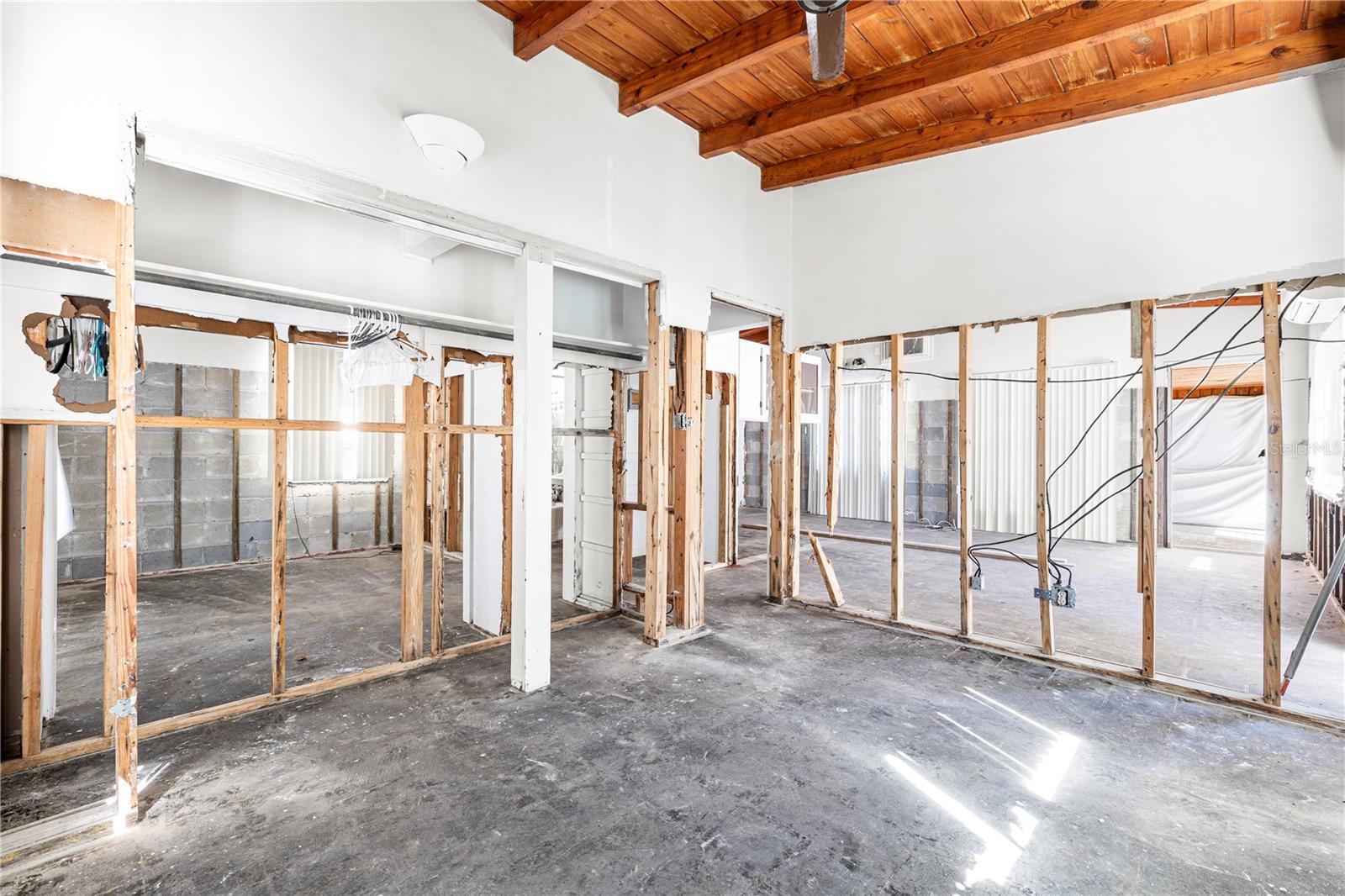 17611 1ST ST E, REDINGTON SHORES, FL, 33708