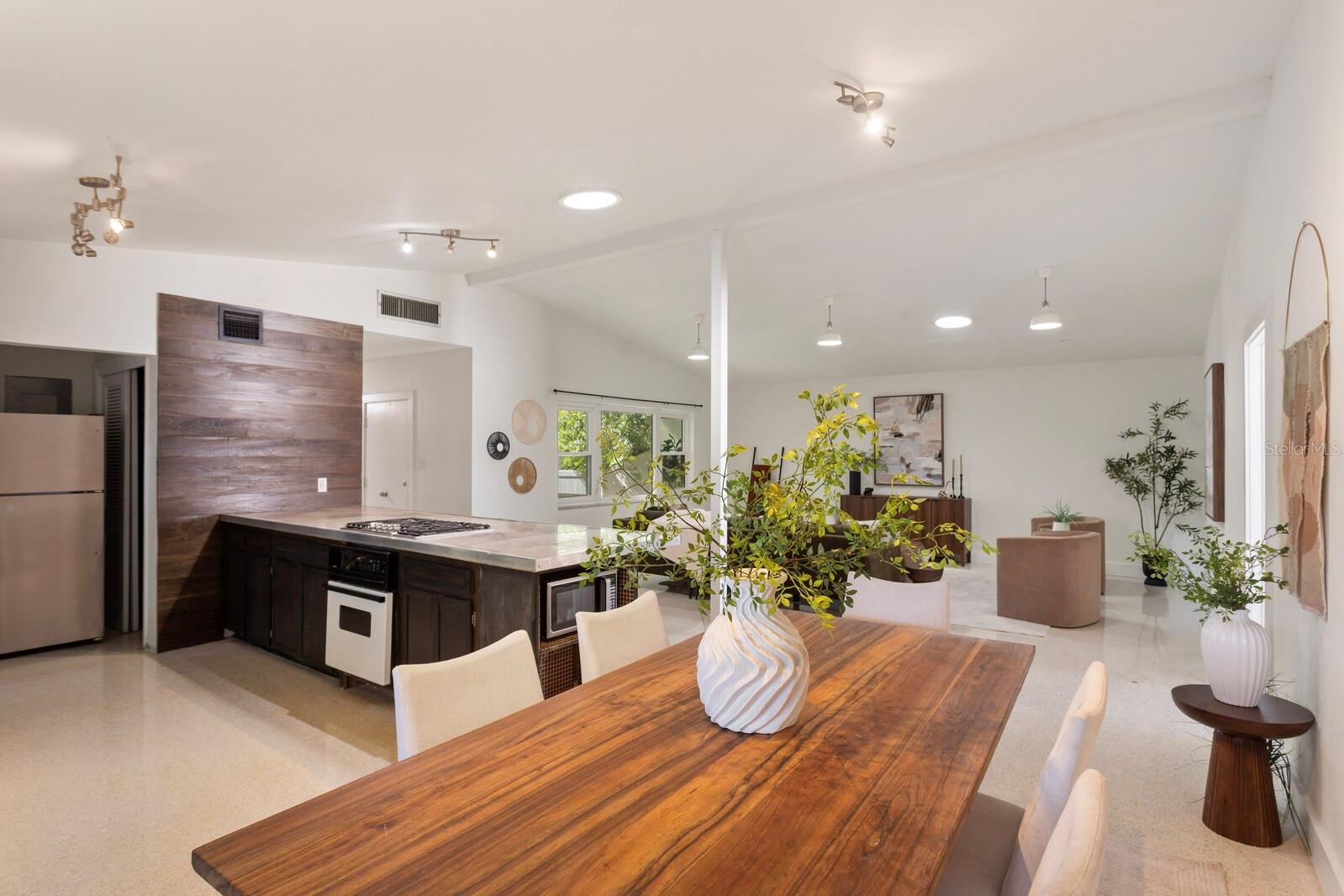 2723 N RIDGEWOOD AVE, TAMPA, FL, 33602