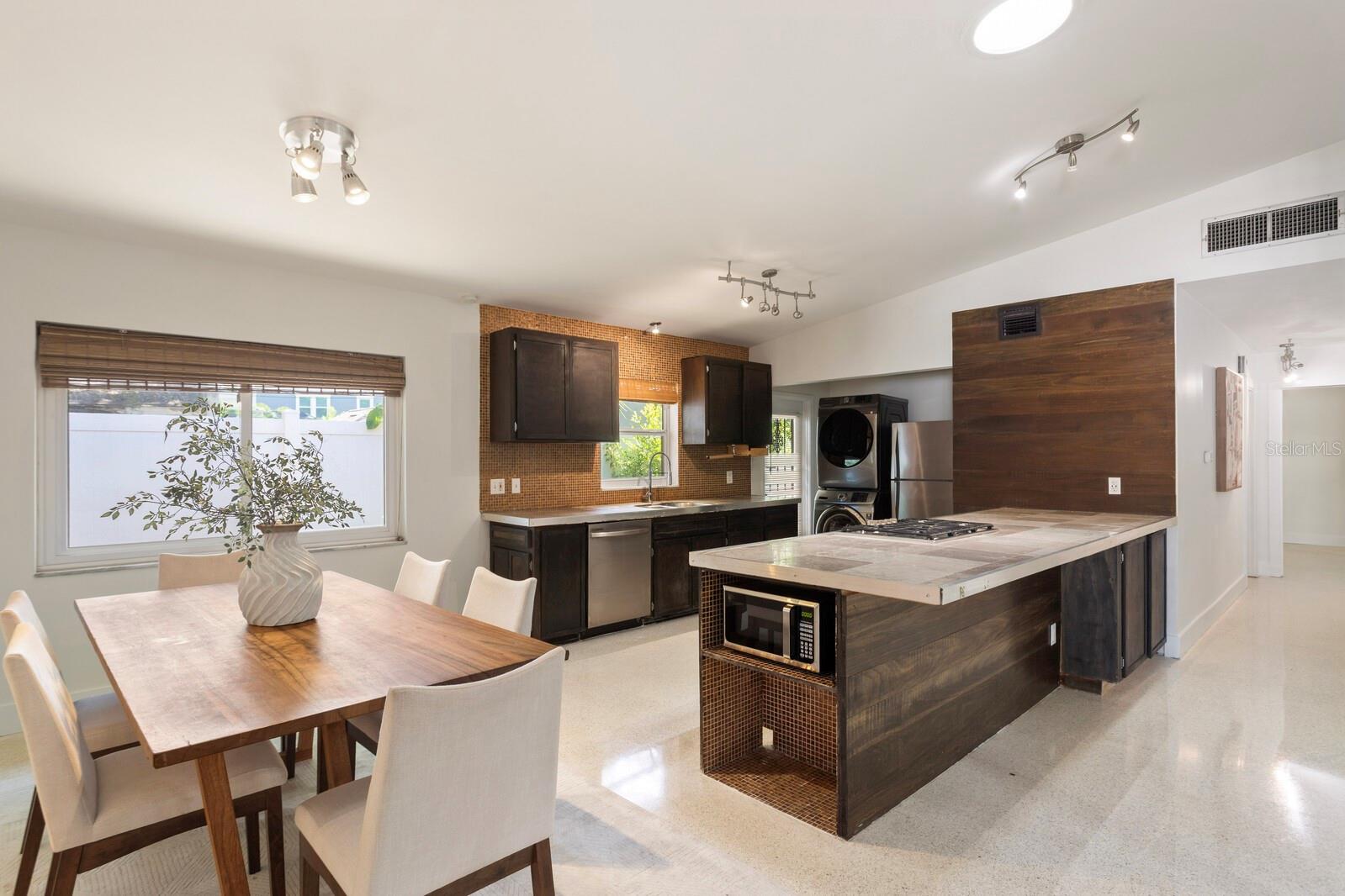 2723 N RIDGEWOOD AVE, TAMPA, FL, 33602