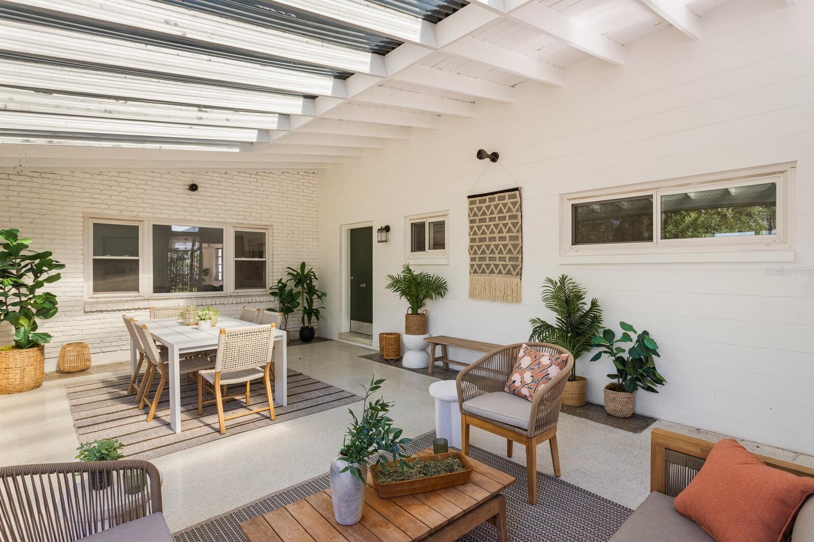 2723 N RIDGEWOOD AVE, TAMPA, FL, 33602