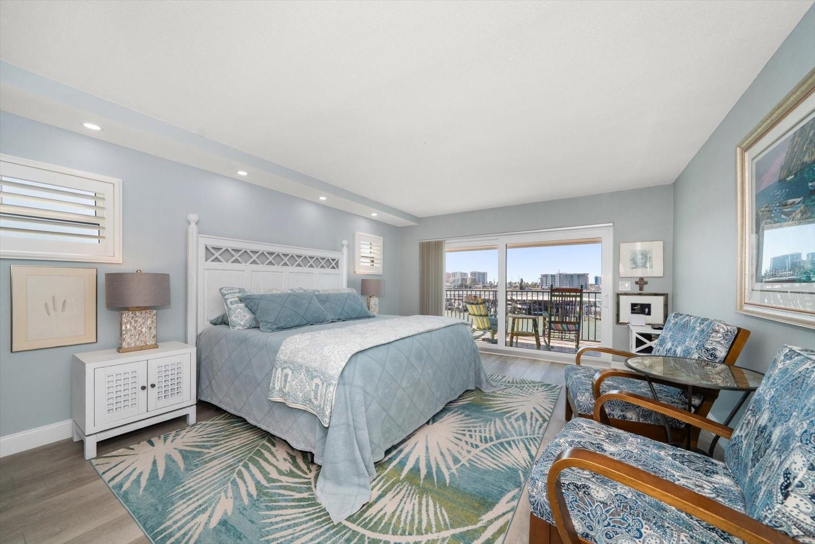 200 DOLPHIN PT #301, CLEARWATER BEACH, FL, 33767