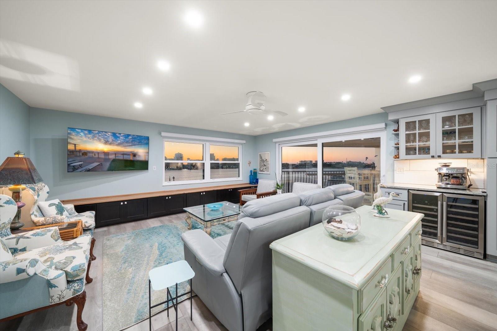 200 DOLPHIN PT #301, CLEARWATER BEACH, FL, 33767