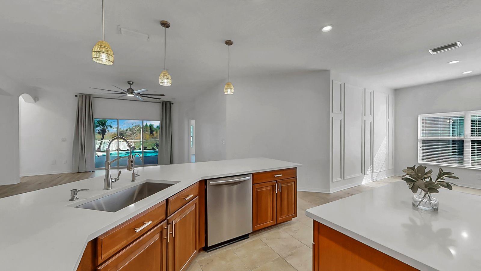 302 YORK DALE DR, RUSKIN, FL, 33570