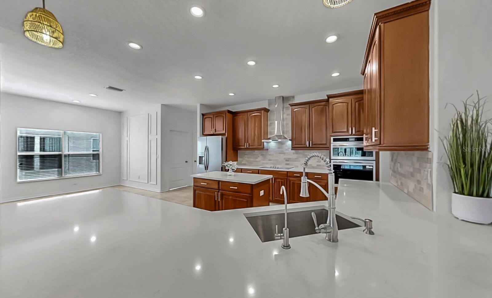 302 YORK DALE DR, RUSKIN, FL, 33570