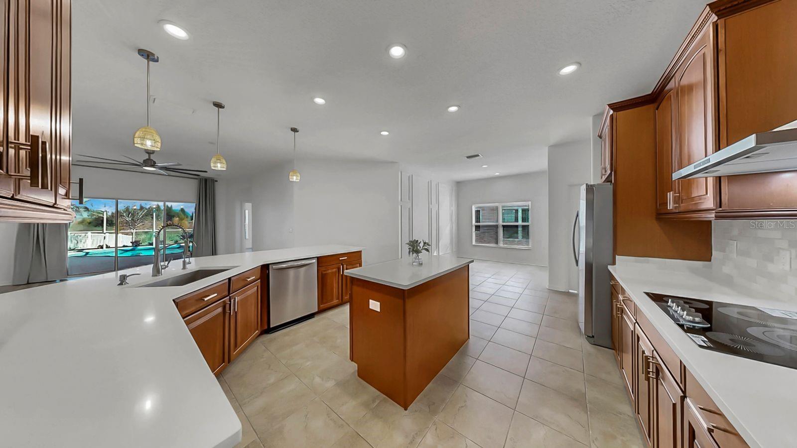 302 YORK DALE DR, RUSKIN, FL, 33570