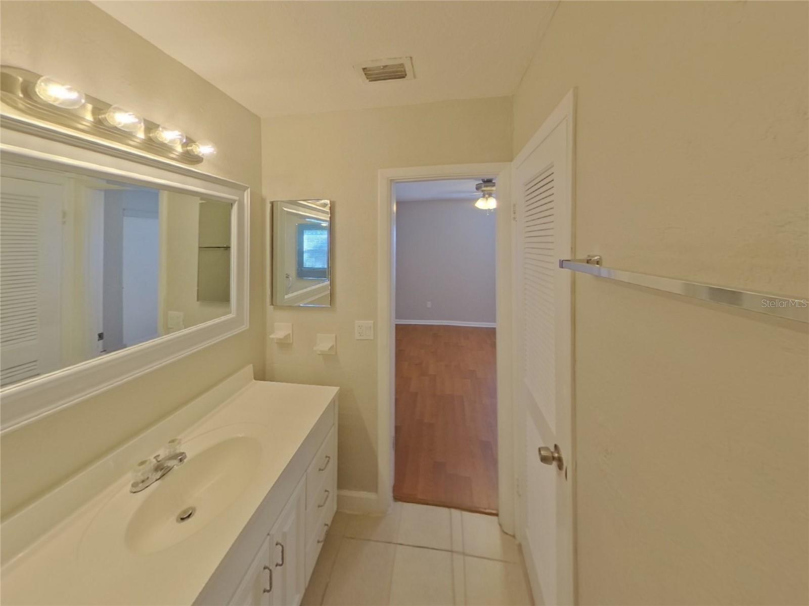 LAKE SARASOTA, SARASOTA, FL, 34241